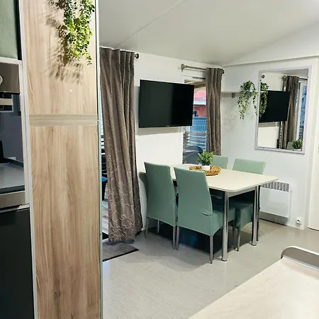 Mobilhome La Carabasse 40m2 6-8 Personnes مكان تخييم *