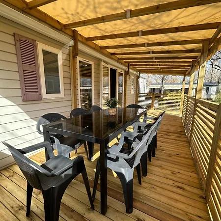مكان تخييم Mobilhome La Carabasse 40m2 6-8 Personnes *
