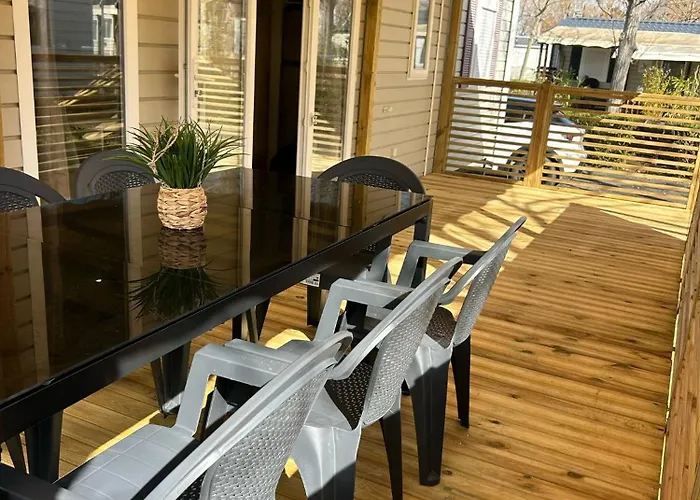 Mobilhome La Carabasse 40m2 6-8 Personnes * Vias